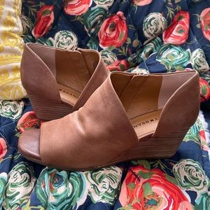 Lucky Brand Jaxy Pump Size 7